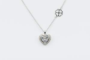Collana Hearts Liberty White - Gioielleria Casavola Noci - Idea regalo anniversario importante donna