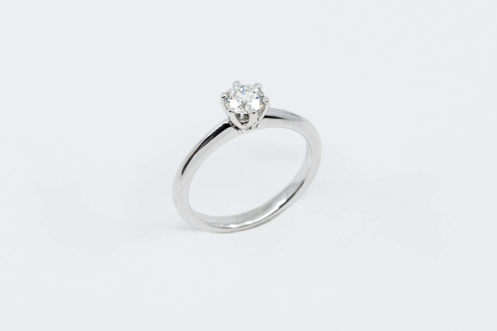 Anello solitario 6 griffe - Diamante Certificato - Proposta di Matrimonio - Gioielleria Casavola Noci