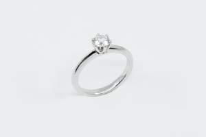 Anello solitario 6 griffe - Diamante Certificato - Proposta di Matrimonio - Gioielleria Casavola Noci