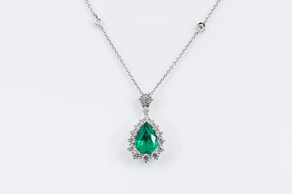 Collana smeraldo goccia diamanti Nature - Gioielleria Casavola Noci - idea regalo donne - anniversario importante