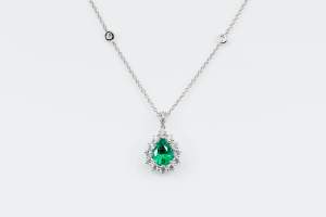 Collana smeraldo goccia pavé Nature - Gioielleria Casavola Noci - idea regalo donne - anniversario importante