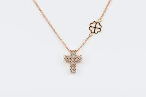 Collana croce diamanti Angelus Rosé Petite - Gioielleria Casavola Noci - idea regalo battesimo comunione - main