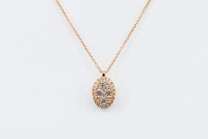 Collana pendente ovale Liberty Rose - Gioielleria Casavola di Noci - idea regalo diamanti oro rosa