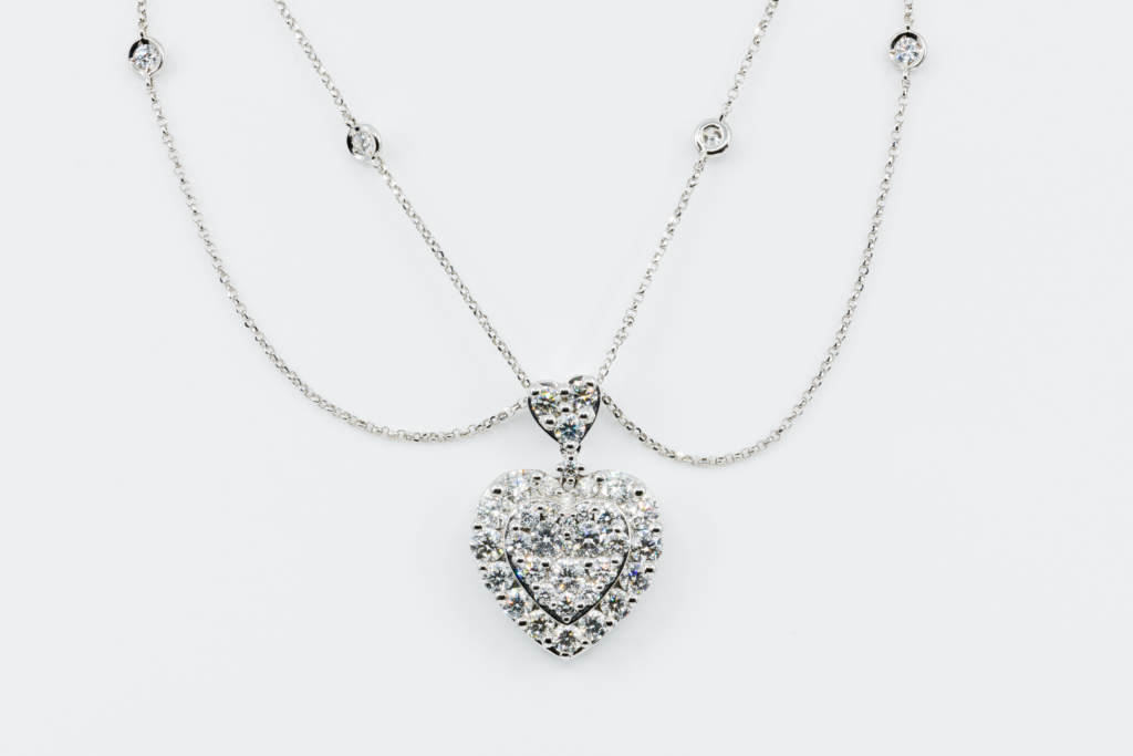 Collana cuore diamanti Invisibile Prestige - Gioielleria Casvola di Noci - idee regalo matrimonio importante