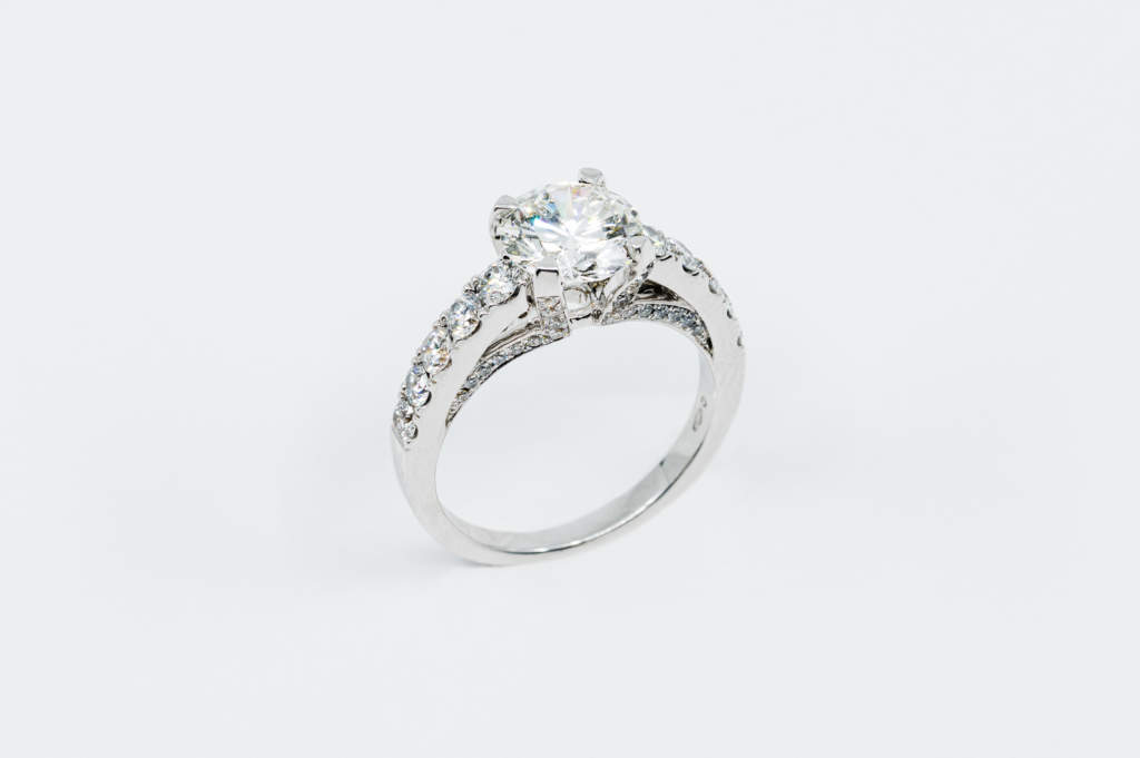 Anello solitario Royal Prestige - Gioielleria Casavola Noci - idee proposta matrimonio