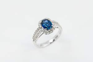 Anello zaffiro pavé Prestige - Gioielleria Casavola Noci - idee regalo donne per occasioni importanti