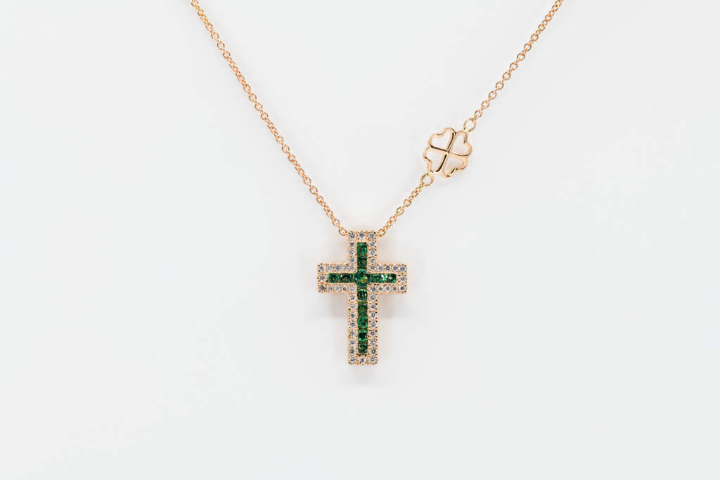 Collana croce Grand Angelus smeraldi rosè - Gioielleria Casavola Noci - idee regalo battesimo - maschietto e femminuccia