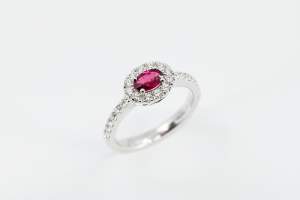 Anello rubino pavé Little Prestige - Gioielleria Casavola Noci - idee regalo donne per occasioni importanti - main