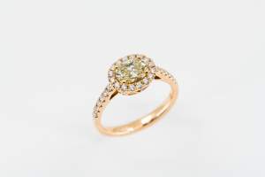 Anello solitario diamante giallo Pavé Prestige - Gioielleria Casavola Noci - high end jewelry - idee regalo per occasioni importanti