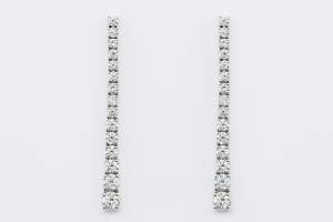 Crivelli orecchini lunghi pendenti diamanti oro bianco - Gioielleria Casavola Noci - gioielli tennis - idee regalo donne per ogni occasione