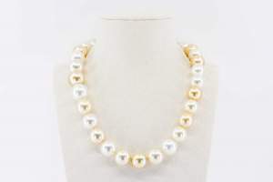 Collana girocollo perle australiane Prestige - Gioielleria Casavola Noci - idee regalo donne anniversario matrimonio - high end jewellry pearl - main