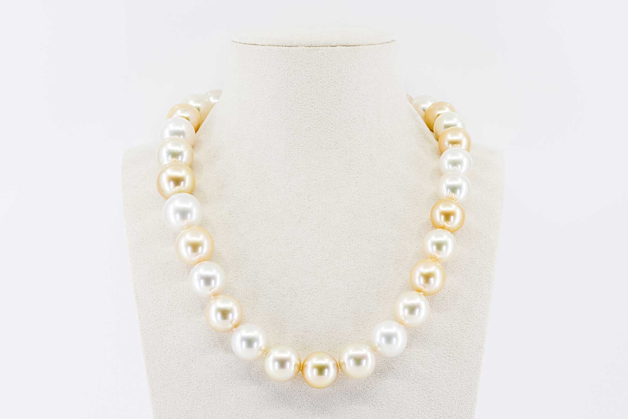 Collana girocollo perle australiane Prestige - Gioielleria Casavola Noci - idee regalo donne anniversario matrimonio - high end jewellry pearl - main