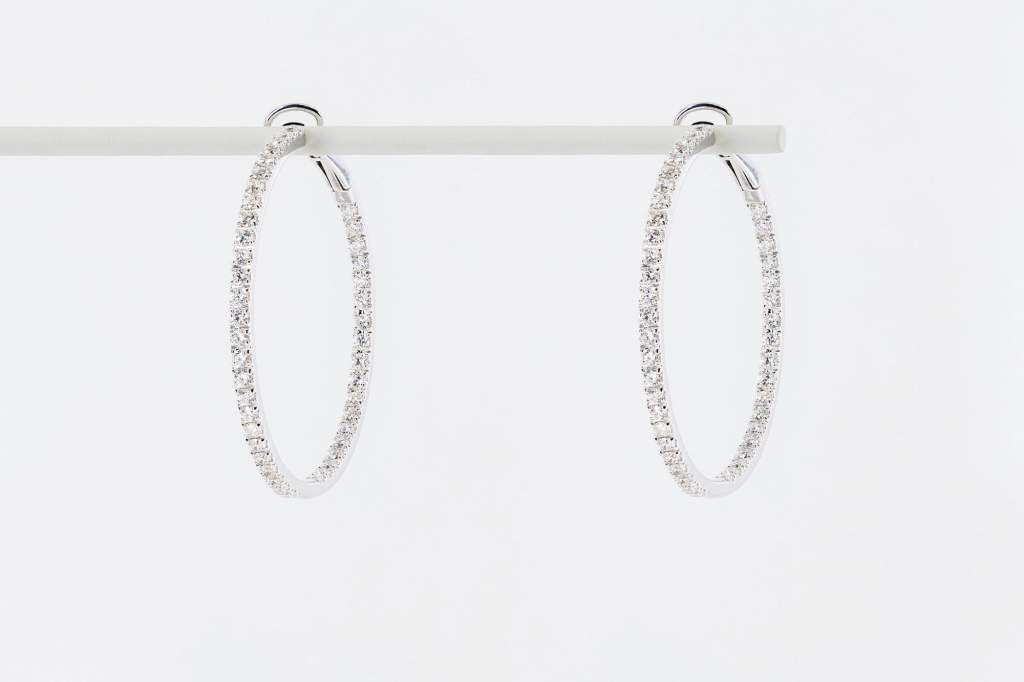 Crivelli orecchini cerchio oro bianco pavé medi - Gioielleria Casavola Noci - idee regalo donne