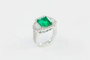 Anello smeraldo colombiano Prestige - Gioielleria Casavola Noci - high end jewelry - idee regalo donne