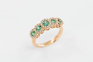 Veretta 5 smeraldi pavé rosé - Gioielleria Casavola Noci - idee regalo fidanzamento - proposta di matrimonio