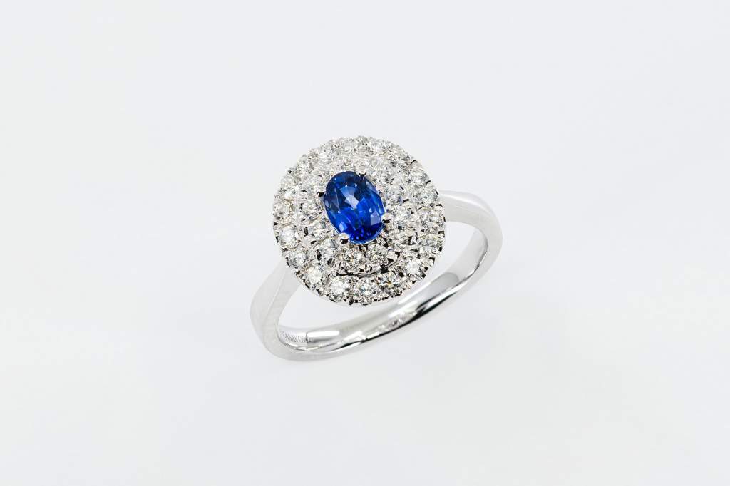 Anello double halo zaffiro little Prestige - Gioielleria Casavola Noci - idee per proposta di matrimonio