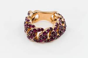 Anello groumette rubini oro rosa Prestige - Gioielleria Casavola Noci - idea regalo donna - compleanno importante - main