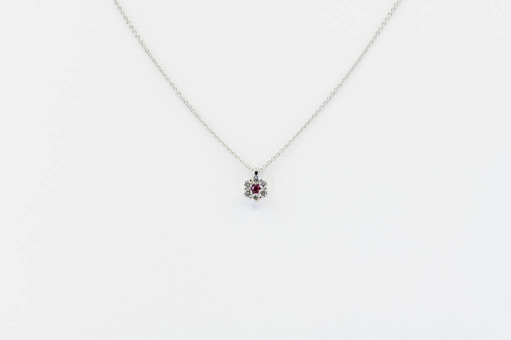 Collana Invisible Fleur Rubis White - Gioielleria Casavola Noci - idea regalo compleanno ragazza - gioiello in oro bianco