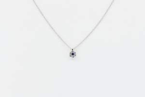 Collana Invisible Fleur Saphir White - Gioielleria Casavola Noci - idea regalo compleanno ragazza - gioiello in oro bianco
