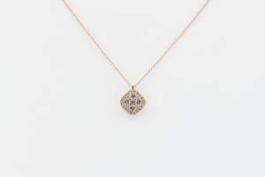 Collana rombo oro rosa Invisible - Gioielleria Casavola Noci - idee regalo compleanno moglie - gioiello importante