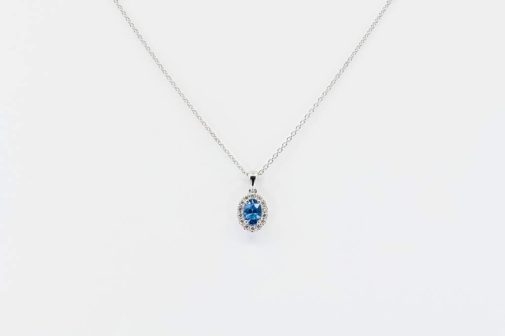 Collana zaffiro Blue Eye Nature - Gioielleria Casavola Noci - idee regalo compleanno donna - gioiello in oro bianco