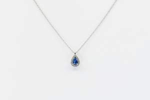 Collana zaffiro goccia Little Nature - Gioielleria Casavola Noci - idee regalo compleanno mamma - gioiello oro bianco