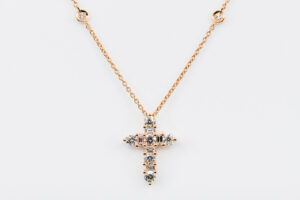 Collana Croce Fidelis Rose diamanti - Gioielleria Casavola di Noci - idee regalo prima comunione importante - oro rosa