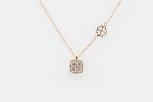 Collana Invisible quadrata oro rosa - Gioielleria Casavola di Noci - idee regalo compleanno moglie 40 anni - per lei