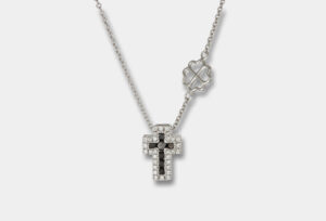 Collana croce Angelus White diamanti neri - Gioielleria Casavola di Noci - idee regalo battesimo - oro bianco