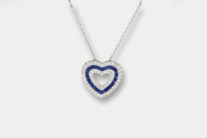 Collana cuore zaffiri diamanti pavé White Prestige - Gioielleria Casavola di Noci - idee regalo compleanno mamma 50 anni