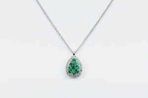Collana goccia Liberty White smeraldi - Gioielleria Casavola di Noci - idee regalo compleanno moglie 30 anni