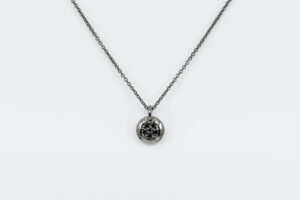 Collana punto luce pavé diamanti neri Lil Round - Gioielleria Casavola di Noci - idee regalo compleanno fidanzato 25 anni - oro nero