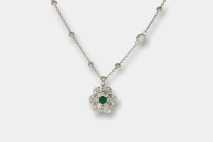 Collana smeraldo Water Lily Nature White - Gioielleria Casavola di Noci - idee regalo neo mamma - oro bianco e diamanti