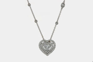 Collana cuore diamanti e pepite White Prestige - Gioielleria Casavola di Noci - idee regalo per donna in dolce attesa - romantico ed elegante - in oro bianco