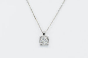 Collana punto luce diamante griffe quadro White - Gioielleria Casavola di Noci - idee regalo compleanno ragazza 18 anni - realizzata in oro bianco