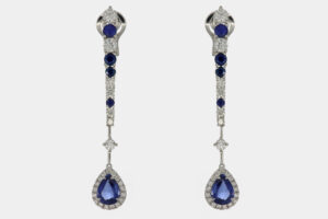 Orecchini con pendenti zaffiri goccia Prestige White - Gioielleria Casavola di Noci - idee regalo compleanno nonna 70 anni