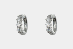 Orecchini trilogy diamanti Prestige White - Gioielleria Casavola di Noci - idee regalo compleanno moglie 40 anni - in oro bianco 18 carati