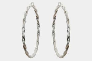 Orecchini a cerchio oro bianco intrecciati 6.5 cm - Gioielleria Casavola di Noci - idee regalo compleanno migliore amica