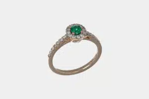 Anello smeraldo tondo 0.22 ct Prestige Rosé - Gioielleria Casavola di Noci - idee regalo per neomamme da parte del papà