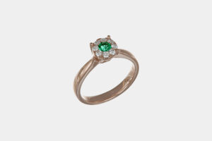 Anello Invisible smeraldo e diamanti Rosé - Gioielleria Casavola di Noci - idee per una proposta di matrimonio romantica - in oro rosa 18 carati