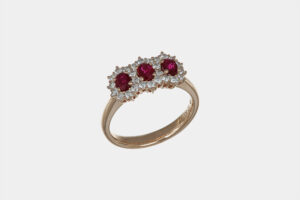 Anello rosetta trilogy rubini Rosè Prestige - Gioielleria Casavola di Noci - idee regalo compleanno 50 anni moglie - in oro rosa 18 carati con diamanti