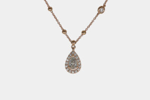 Collana diamante certificato taglio goccia Prestige Rosè - Gioielleria Casavola di Noci - idee regalo compleanno 50 anni moglie - in oro rosa 18 carati