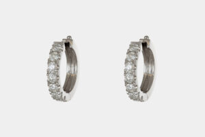 Orecchini a cerchietto in oro bianco 14 diamanti Prestige - Gioielleria Casavola di Noci - idee regalo per matrimonio donna - gioielli da sposa