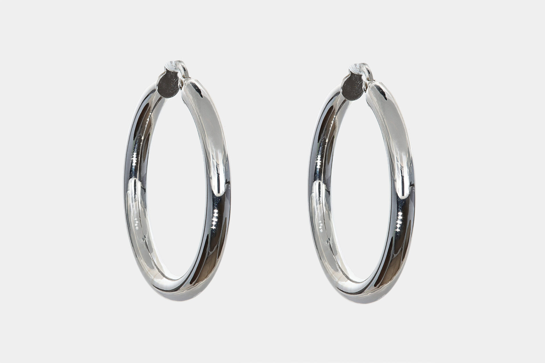 Orecchini a cerchio in oro bianco 3 cm - Gioielleria Casavola di Noci - idee regalo compleanno 20 anni fidanzata