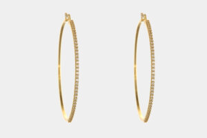 Orecchini a cerchio oro giallo con zirconi 3 cm - Gioielleria Casavola di Noci - idee regalo compleanno 40 anni moglie